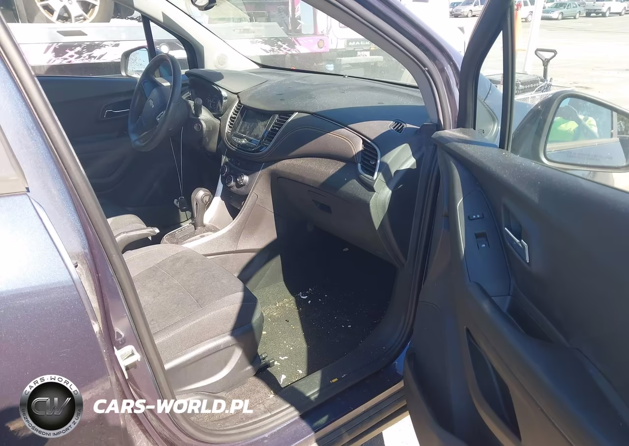 2018 Chevrolet Trax Ls VIN:3GNCJKSB9JL249364 - 5