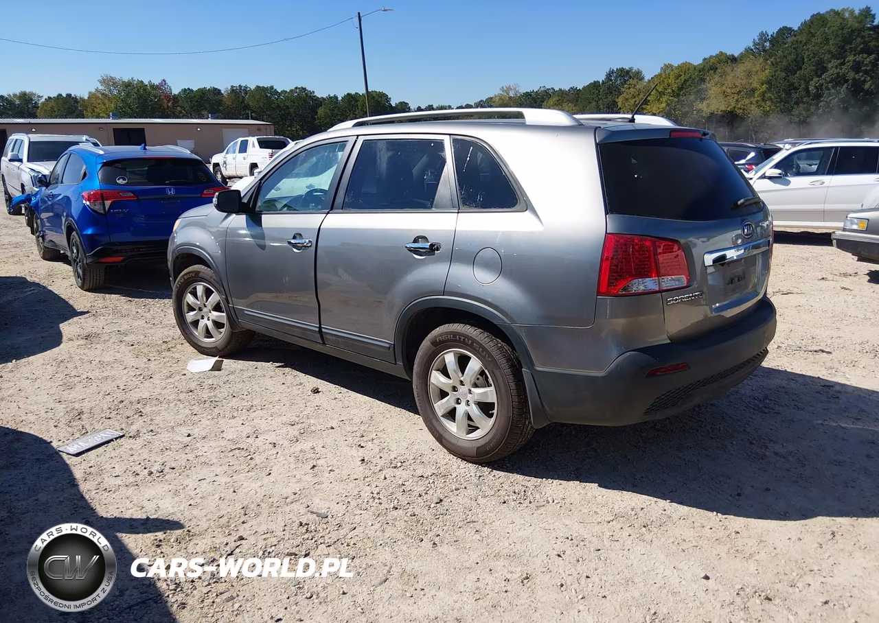 2011 Kia Sorento Lx VIN:5XYKT3A10BG150616 - 3