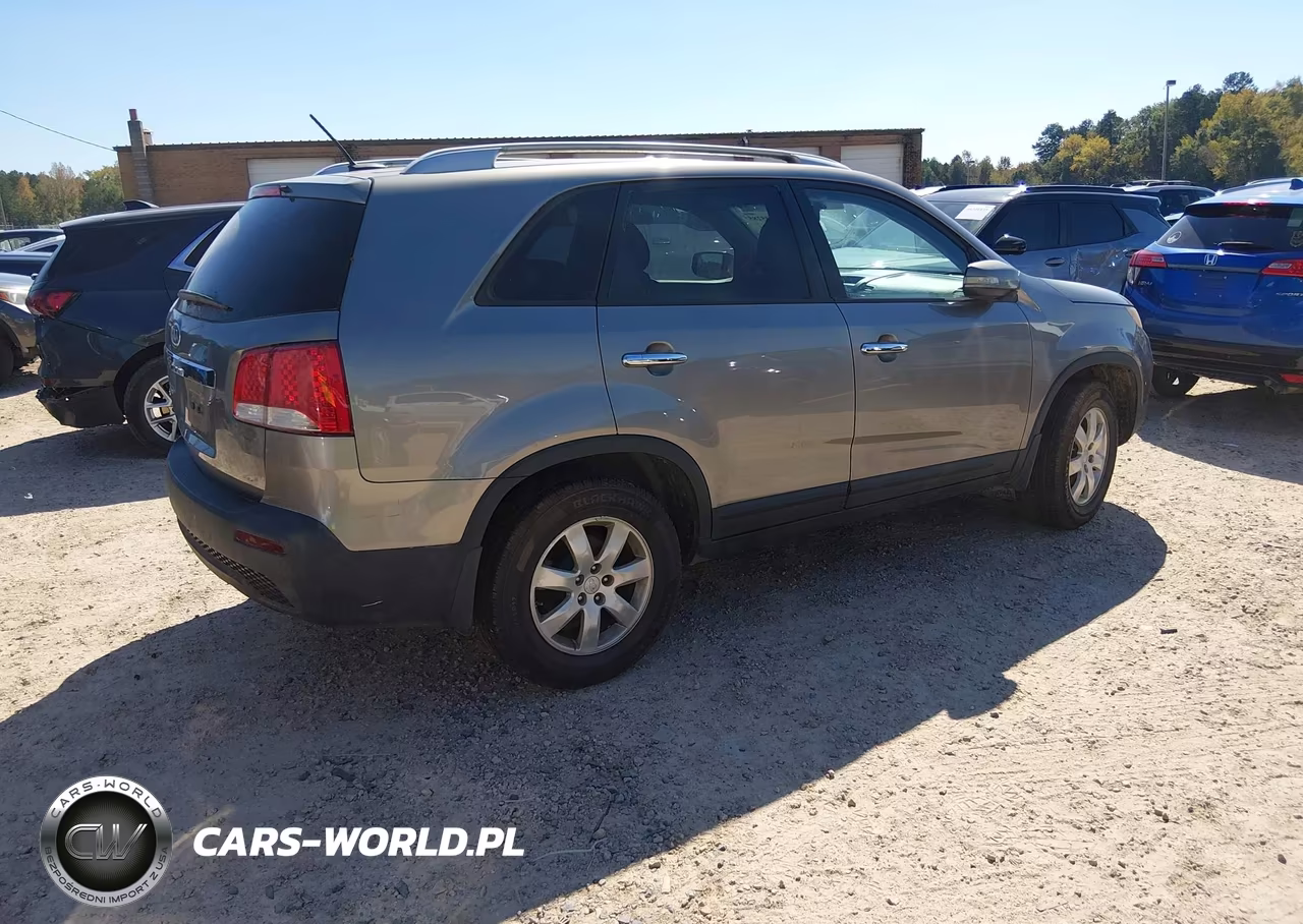 2011 Kia Sorento Lx VIN:5XYKT3A10BG150616 - 4
