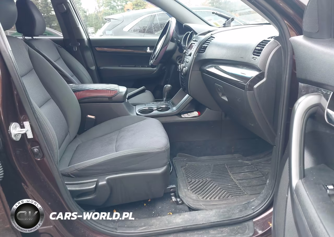 2011 Kia Sorento Lx VIN:5XYKT4A10BG074093 - 5