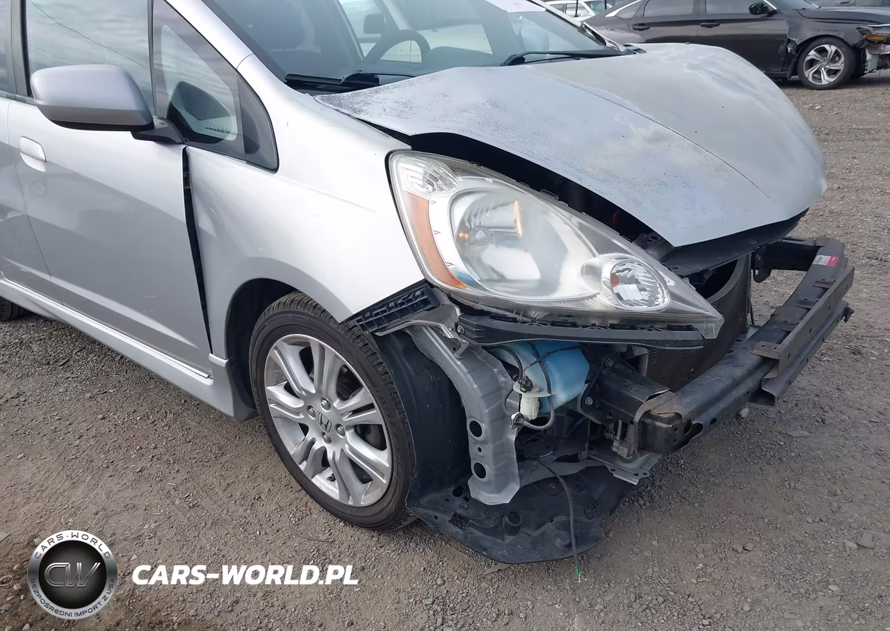 2011 Honda Fit Sport VIN:JHMGE8H51BC017775 - 14