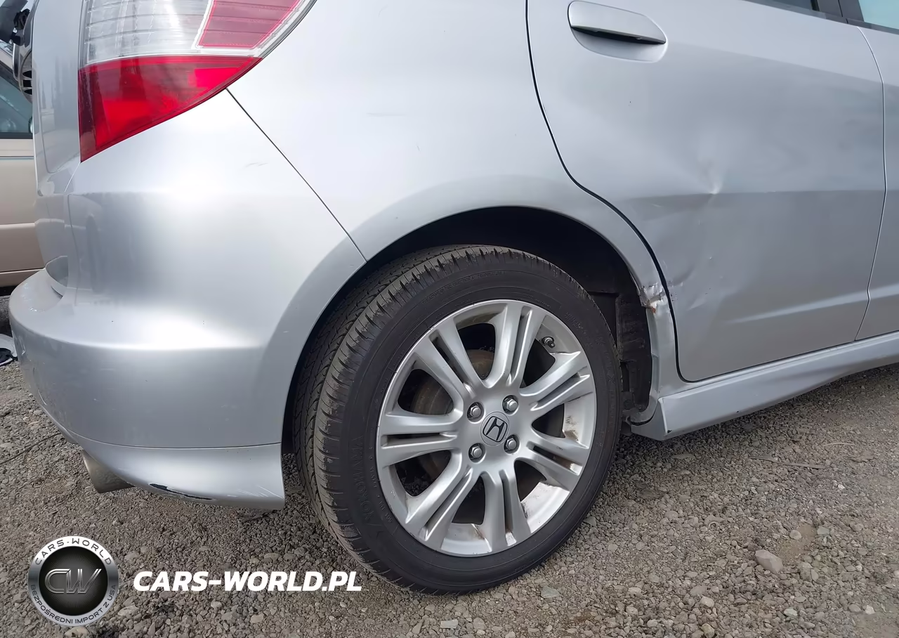 2011 Honda Fit Sport VIN:JHMGE8H51BC017775 - 15