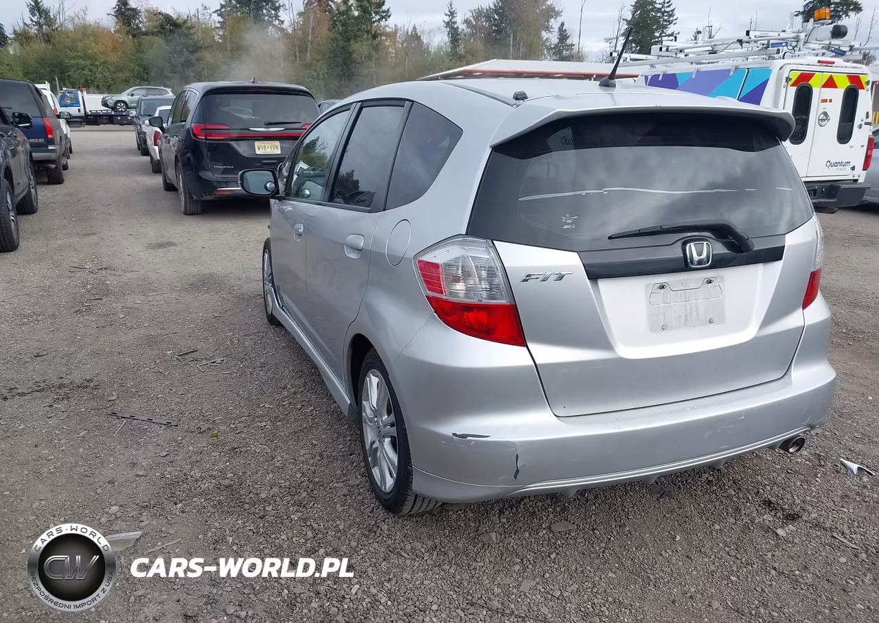 2011 Honda Fit Sport VIN:JHMGE8H51BC017775 - 3