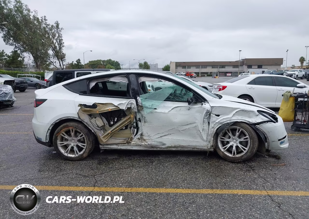 2021 Tesla Model Y Long Range Dual Motor All-Wheel Drive VIN:5YJYGDEE1MF078546 - 16