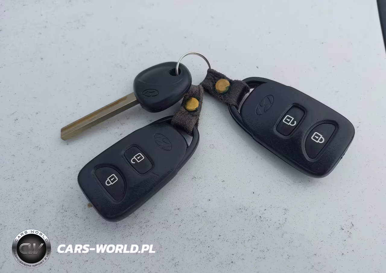 2015 Hyundai Accent Sport VIN:KMHCU5AE4FU203818 - 11