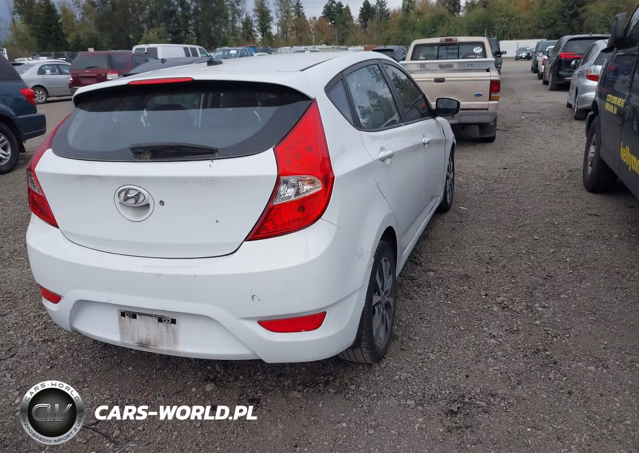 2015 Hyundai Accent Sport VIN:KMHCU5AE4FU203818 - 4