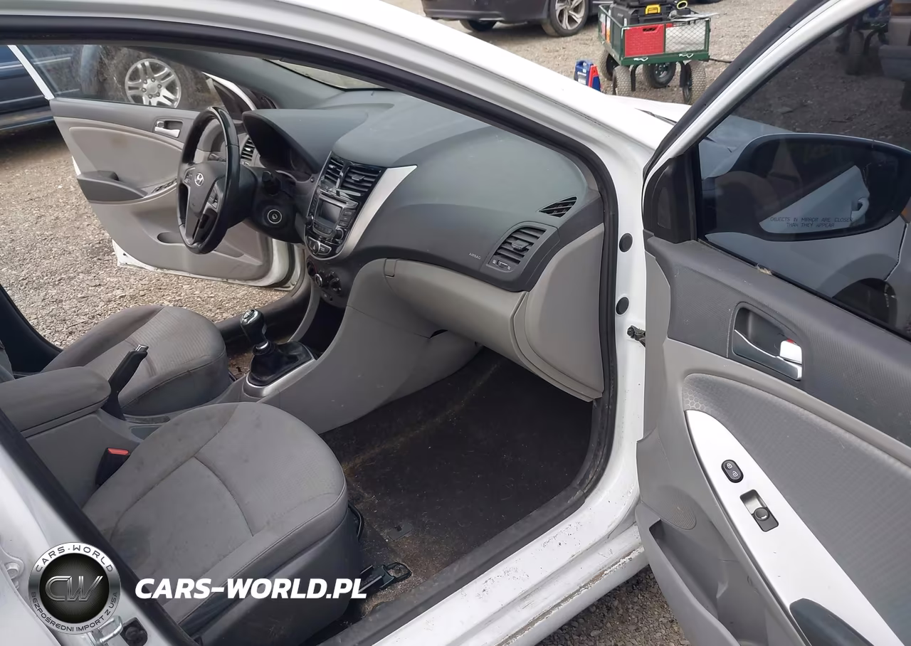 2015 Hyundai Accent Sport VIN:KMHCU5AE4FU203818 - 5