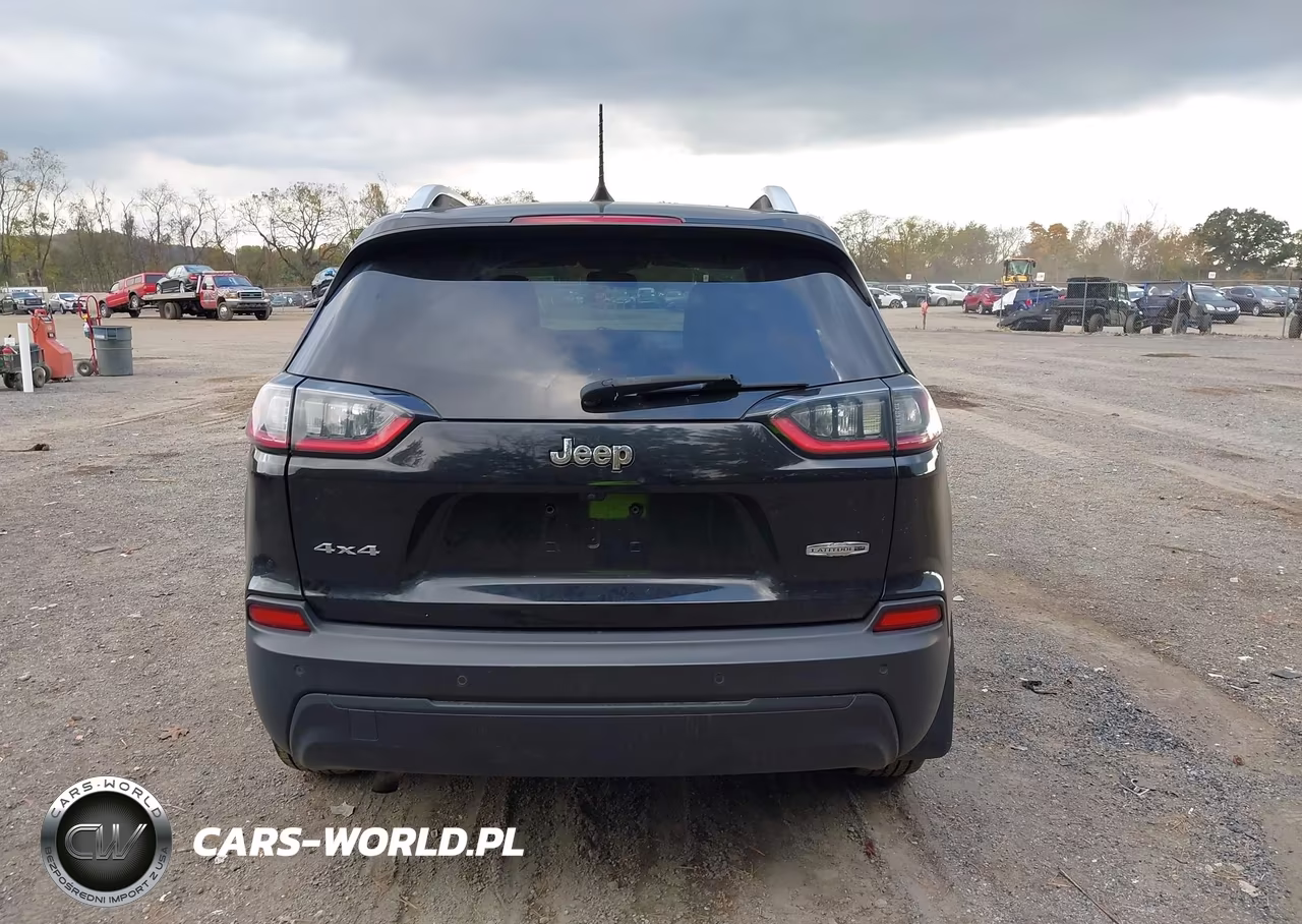 2019 Jeep Cherokee Latitude Plus 4X4 VIN:1C4PJMLB3KD404986 - 17