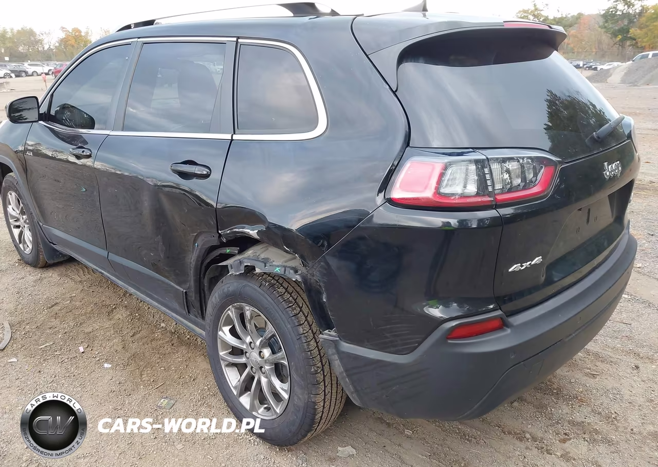 2019 Jeep Cherokee Latitude Plus 4X4 VIN:1C4PJMLB3KD404986 - 18