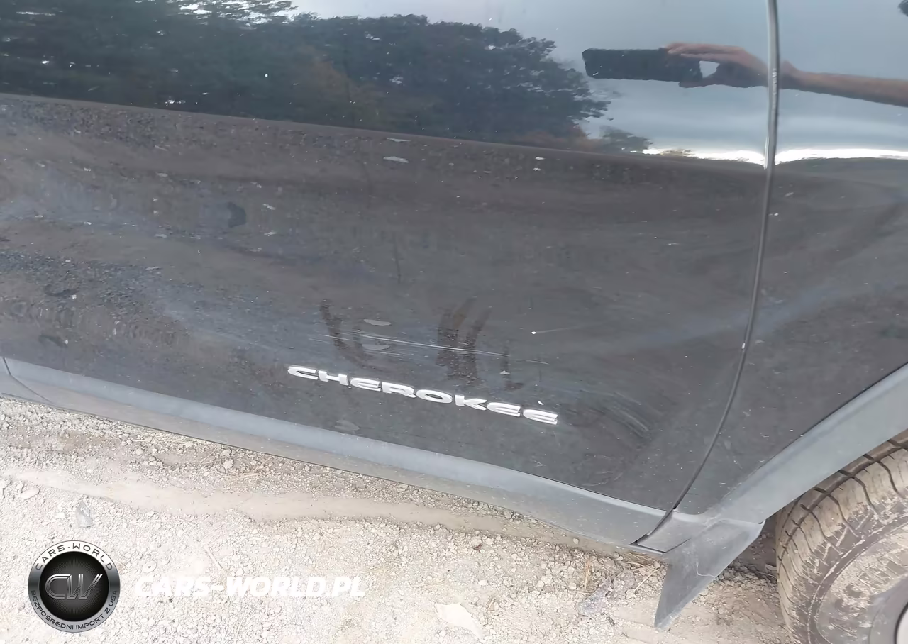 2019 Jeep Cherokee Latitude Plus 4X4 VIN:1C4PJMLB3KD404986 - 19