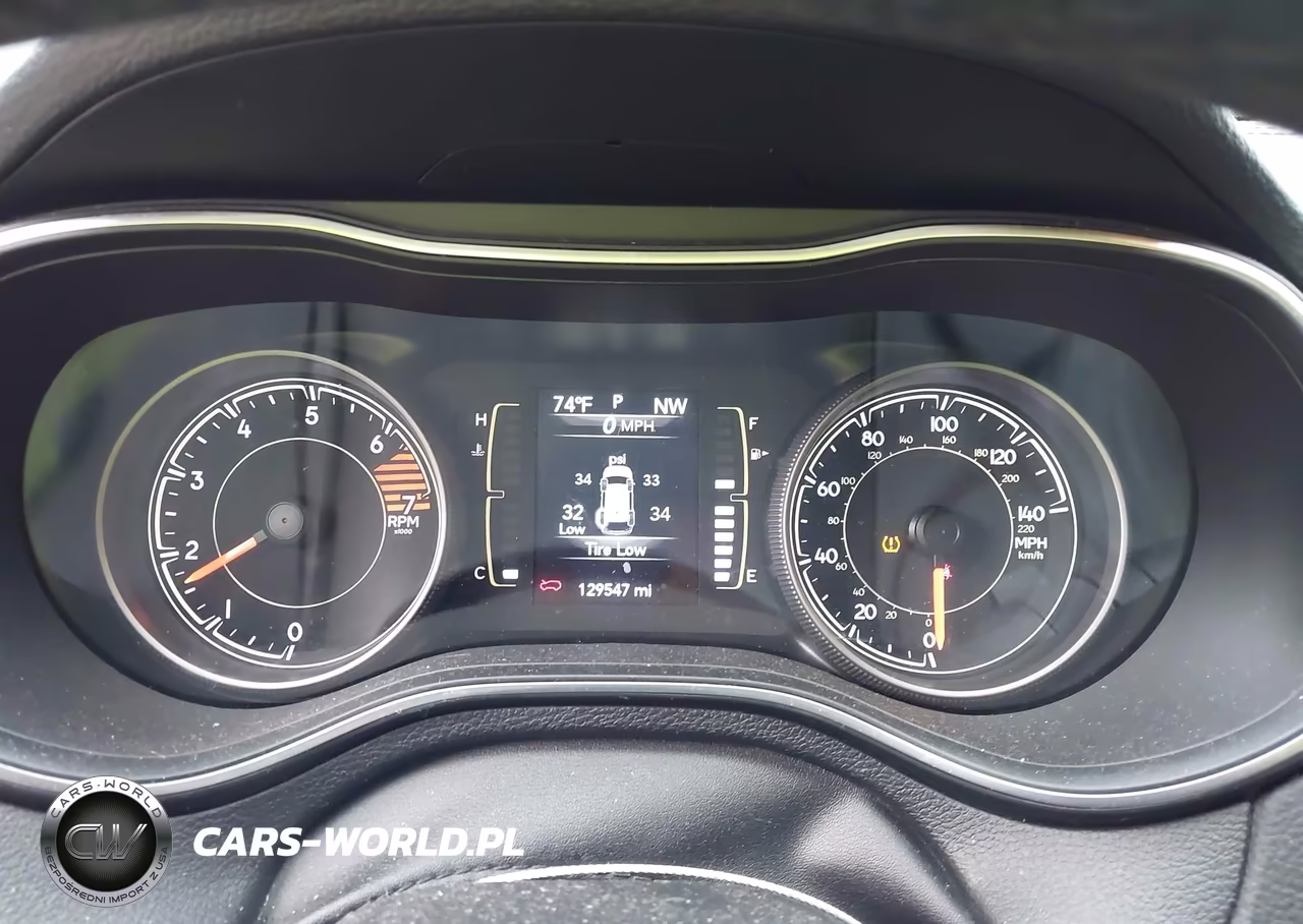 2019 Jeep Cherokee Latitude Plus 4X4 VIN:1C4PJMLB3KD404986 - 7