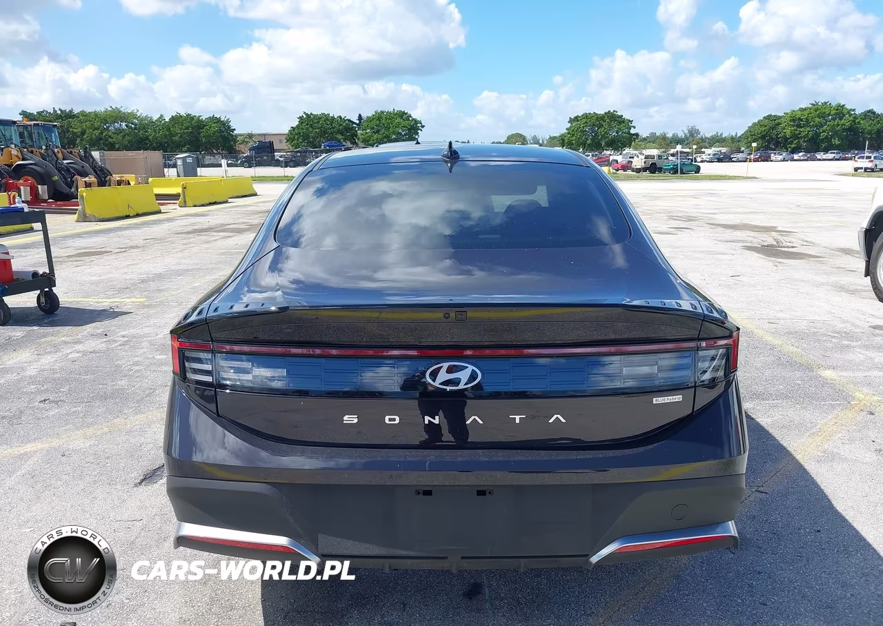 2026 Hyundai Sonata Hybrid Blue VIN:KMHL24JJ4TA168112 - 16