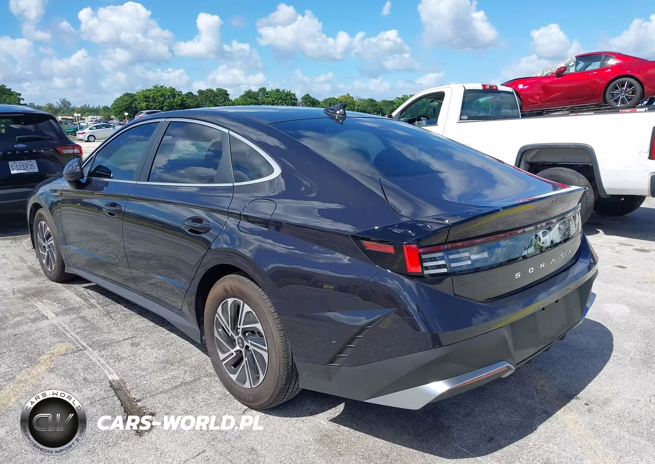 2026 Hyundai Sonata Hybrid Blue VIN:KMHL24JJ4TA168112 - 3