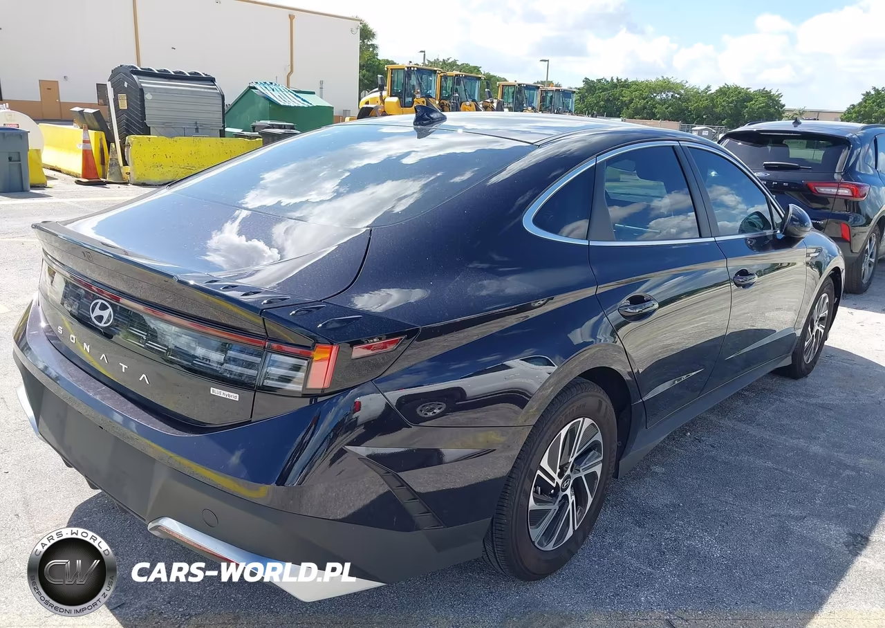 2026 Hyundai Sonata Hybrid Blue VIN:KMHL24JJ4TA168112 - 4