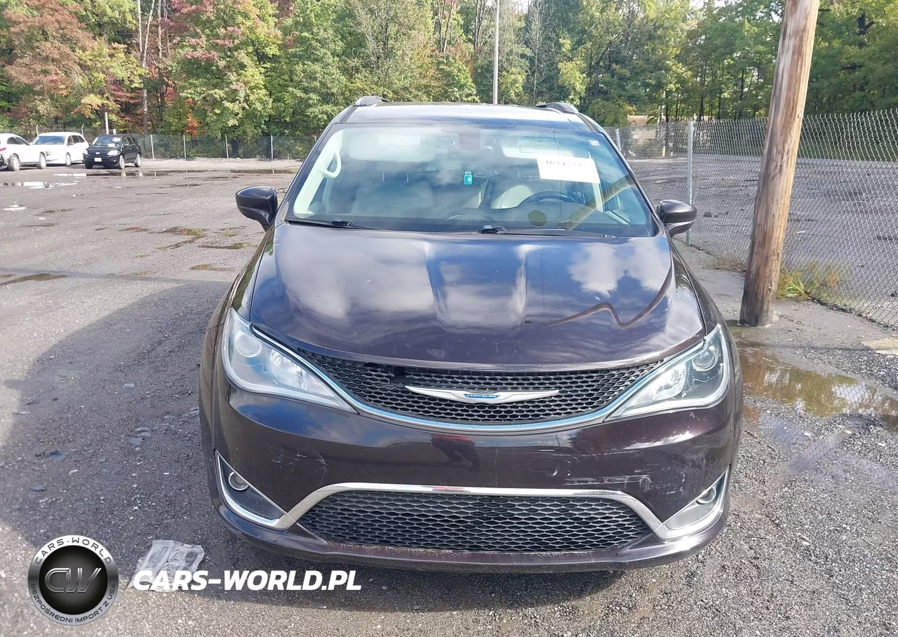 2018 Chrysler Pacifica Touring L Plus VIN:2C4RC1EG4JR227869 - 12