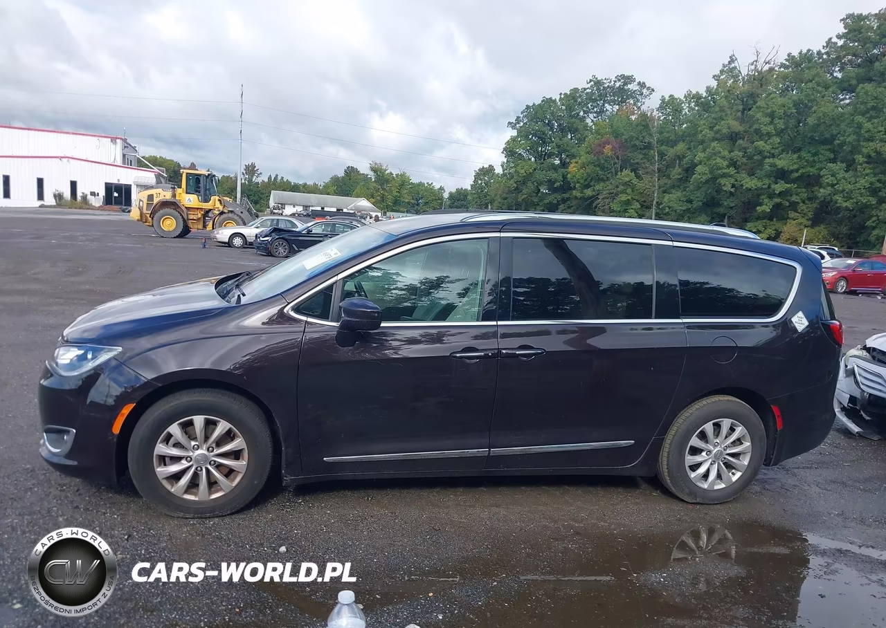 2018 Chrysler Pacifica Touring L Plus VIN:2C4RC1EG4JR227869 - 14