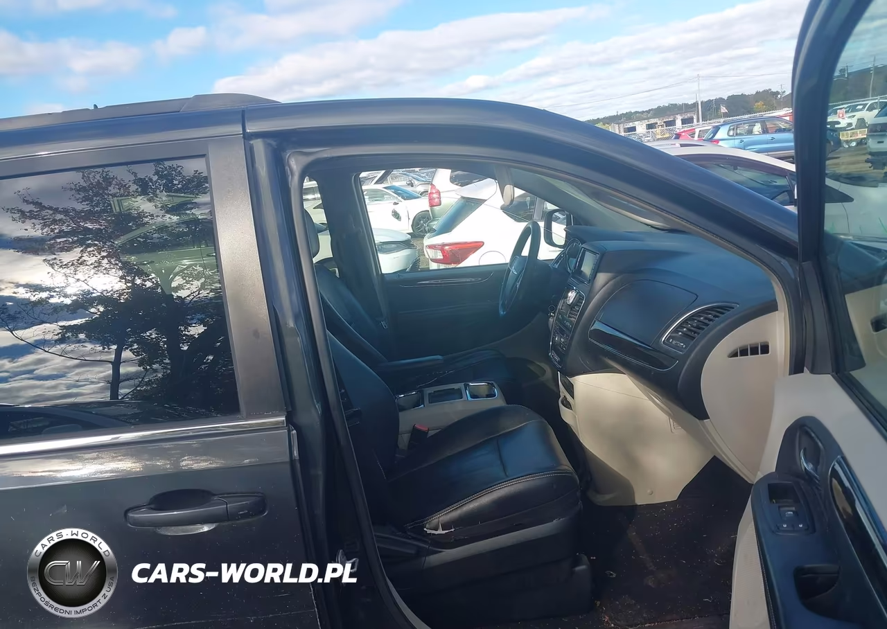 2012 Chrysler Town & Country Touring VIN:2C4RC1BG1CR312837 - 5