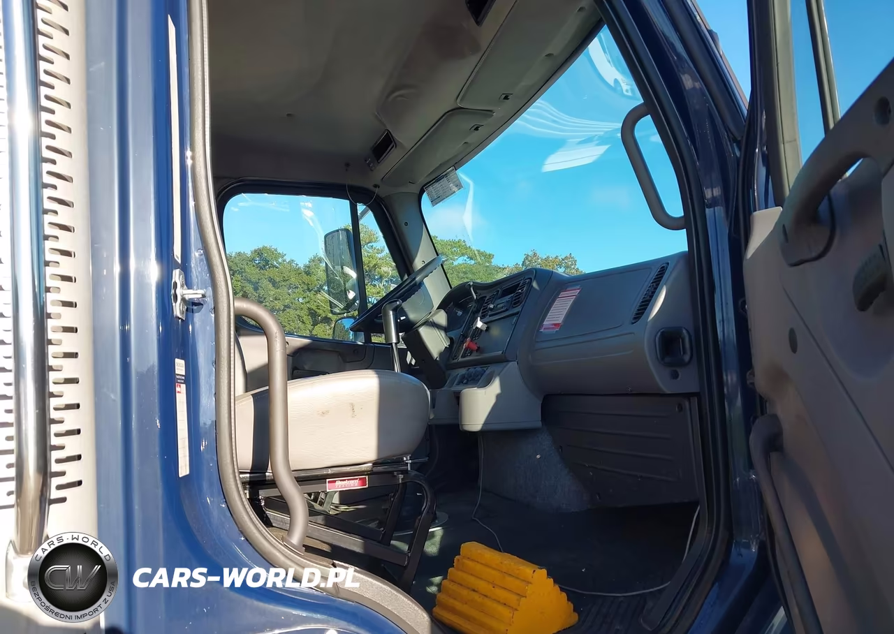 2012 Freightliner M2 112 Medium Duty VIN:1FUJC5DV6CHBH5817 - 8