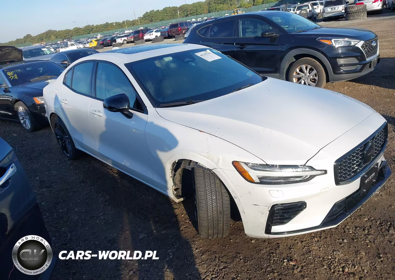 2024 Volvo S60 Recharge Plug-In Hybrid T8 Ultimate Black Edition