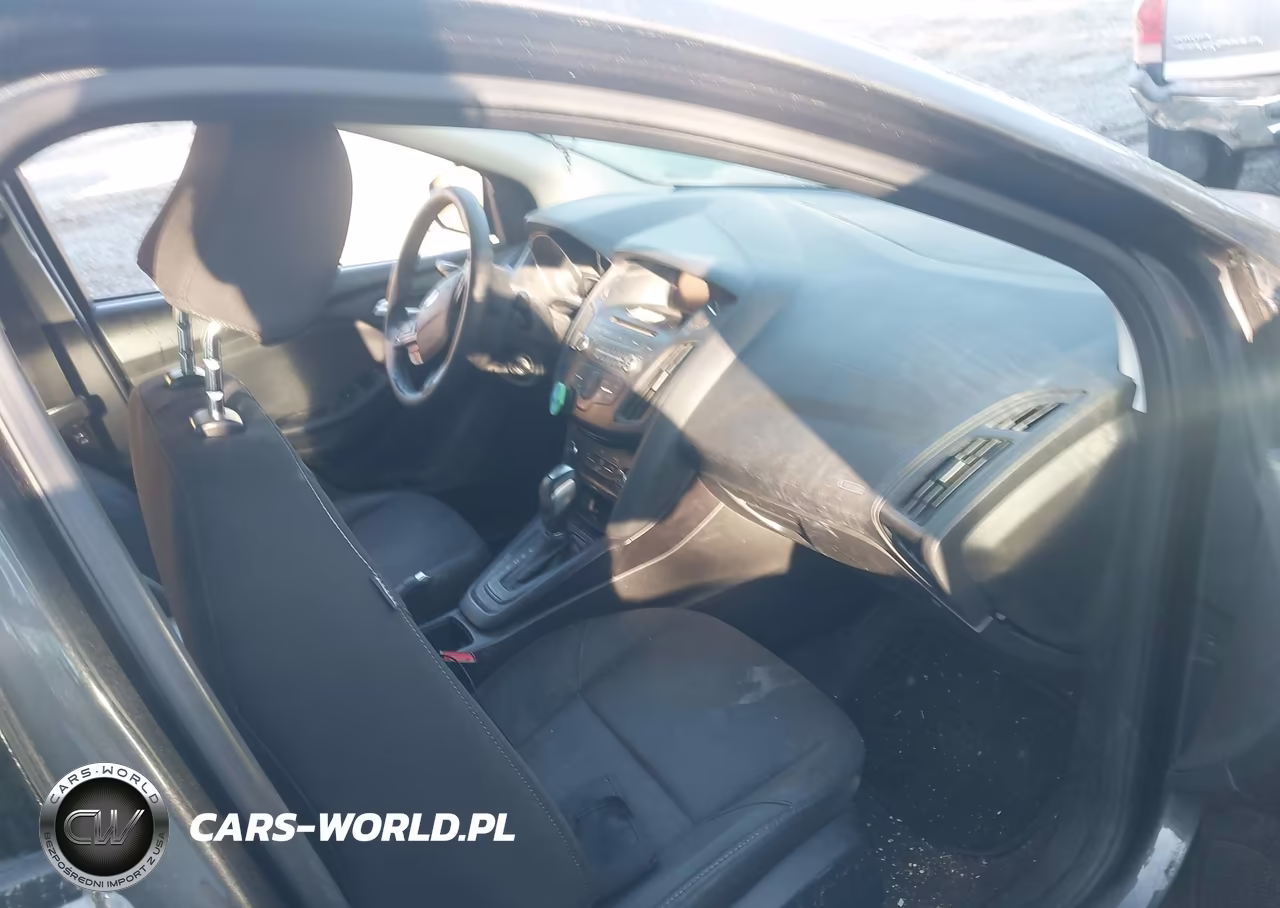 2015 Ford Focus Se VIN:1FADP3F28FL381553 - 5