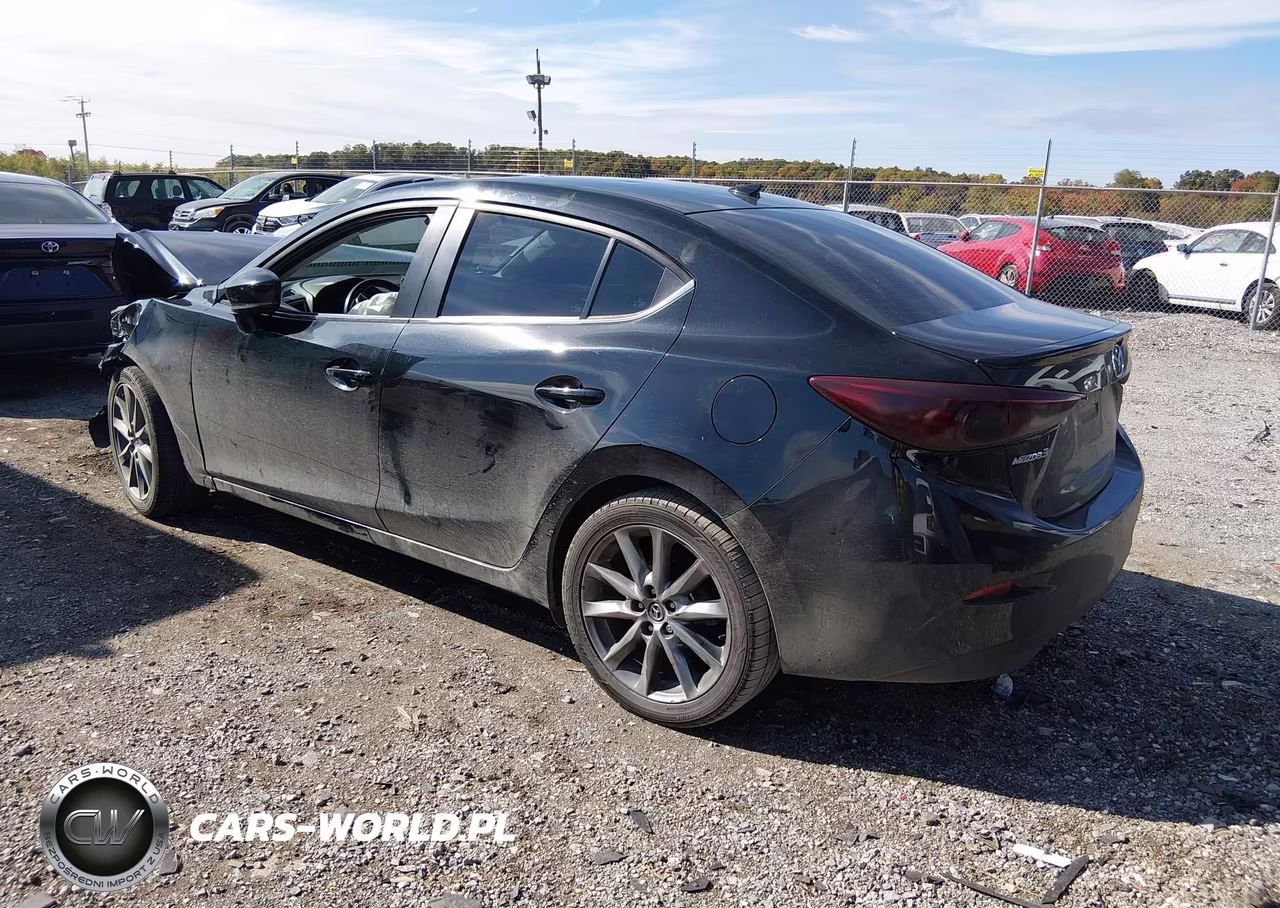 2018 Mazda Mazda3 Touring VIN:3MZBN1V3XJM231857 - 3