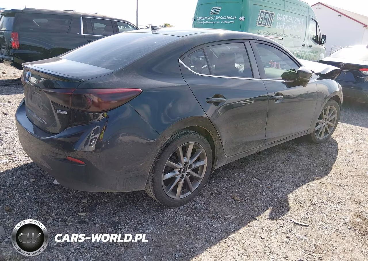 2018 Mazda Mazda3 Touring VIN:3MZBN1V3XJM231857 - 4