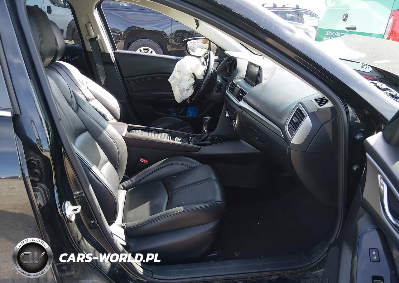 2018 Mazda Mazda3 Touring VIN:3MZBN1V3XJM231857 - 5