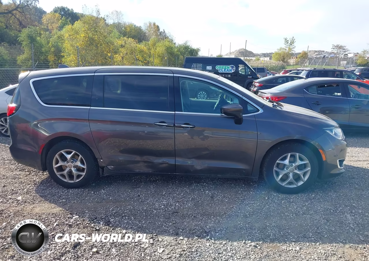 2017 Chrysler Pacifica Touring Plus VIN:2C4RC1BG7HR788405 - 13