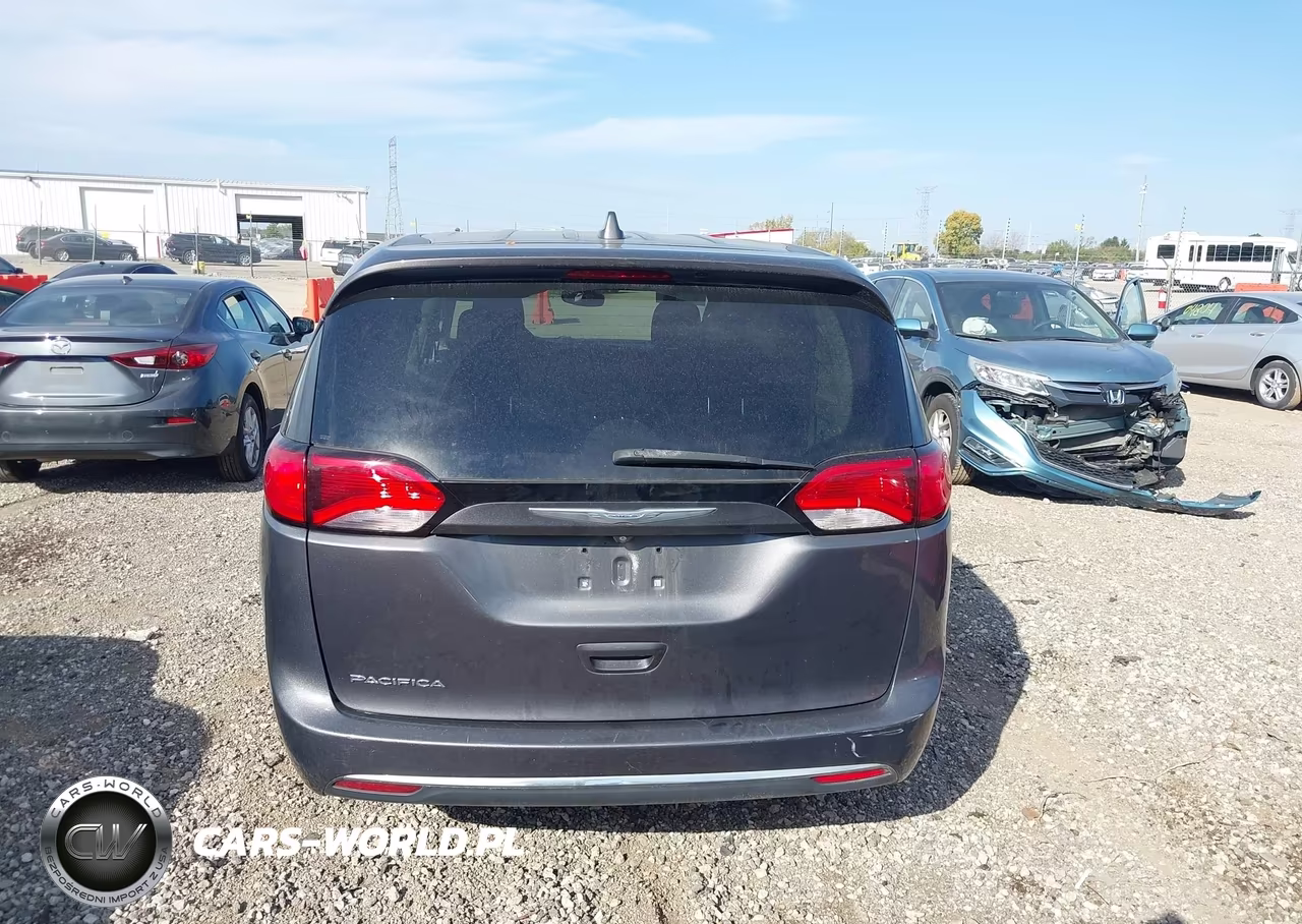 2017 Chrysler Pacifica Touring Plus VIN:2C4RC1BG7HR788405 - 16