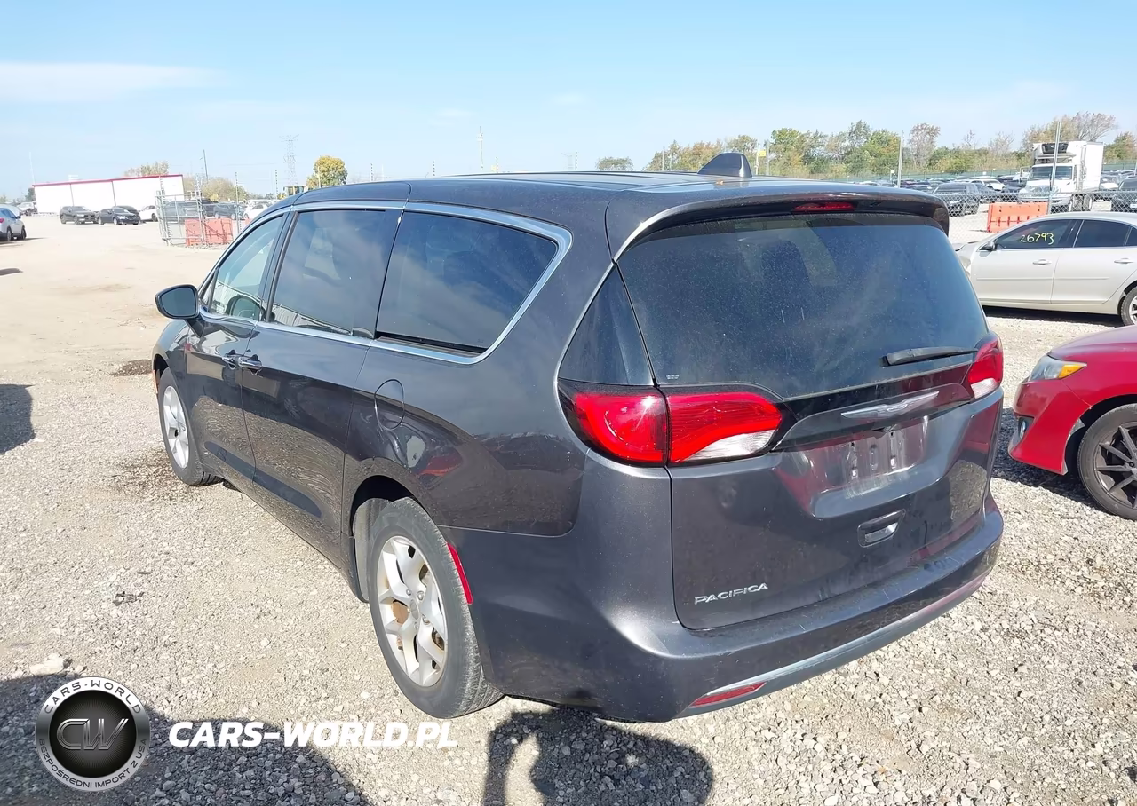 2017 Chrysler Pacifica Touring Plus VIN:2C4RC1BG7HR788405 - 3