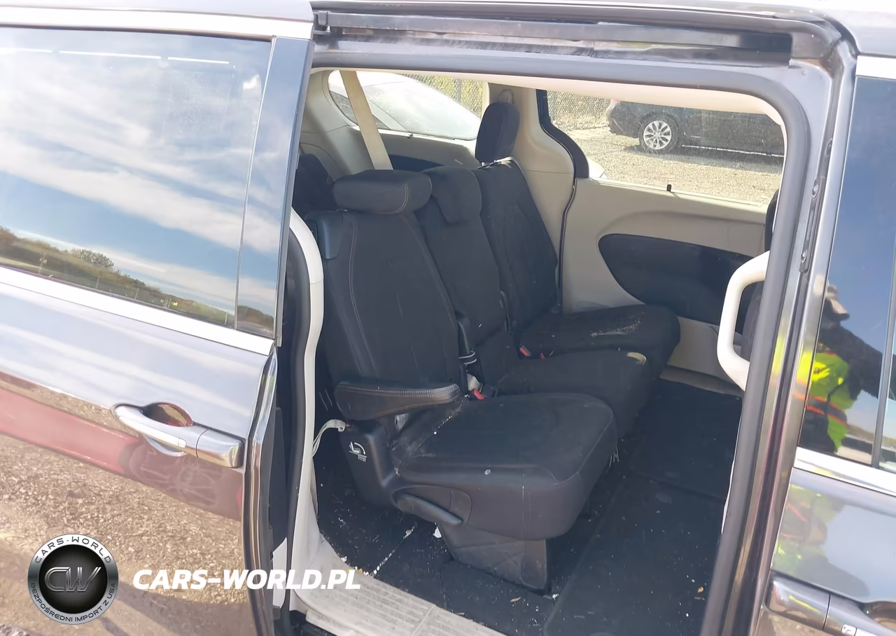 2017 Chrysler Pacifica Touring Plus VIN:2C4RC1BG7HR788405 - 8