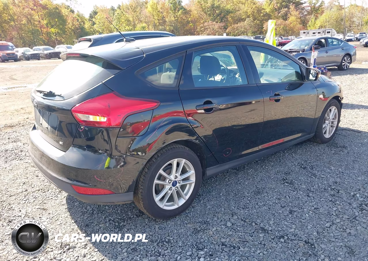2017 Ford Focus Se VIN:1FADP3K23HL234226 - 4