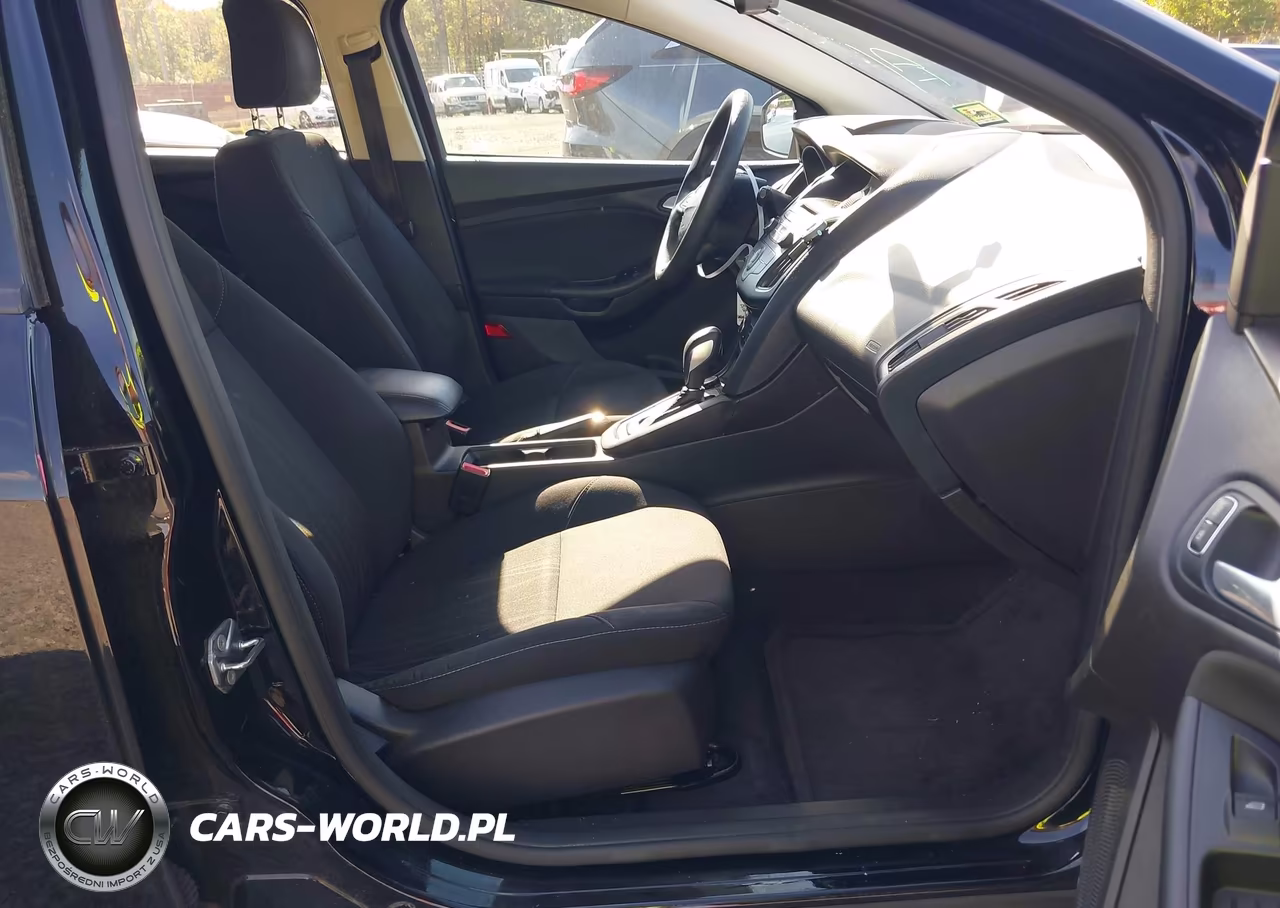 2017 Ford Focus Se VIN:1FADP3K23HL234226 - 5
