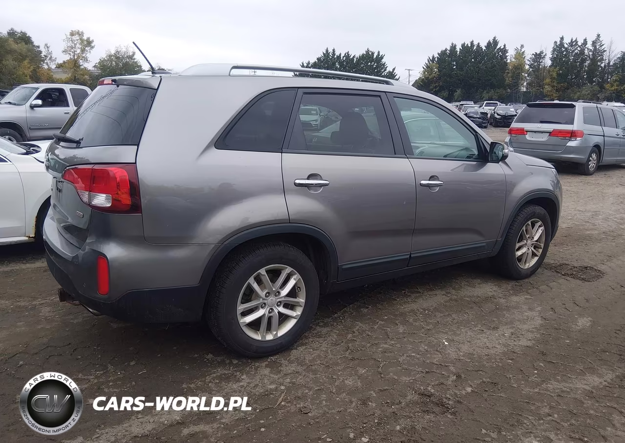 2015 Kia Sorento Lx VIN:5XYKT3A63FG593263 - 4