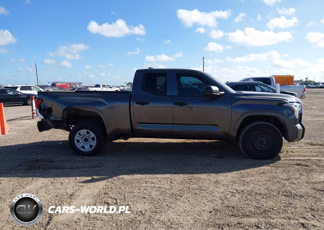 2025 Toyota Tundra Sr VIN:5TFKB5DA4SX281815 - 13