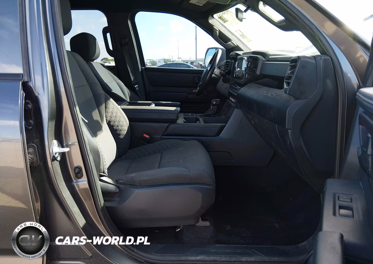 2025 Toyota Tundra Sr VIN:5TFKB5DA4SX281815 - 5