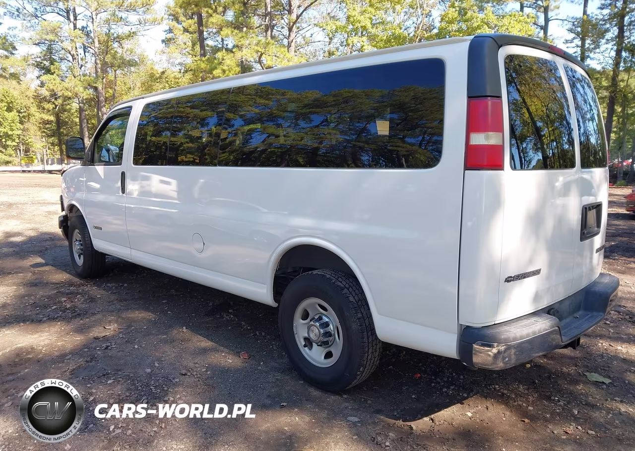 2004 Chevrolet Express VIN:1GAHG39U341238729 - 3