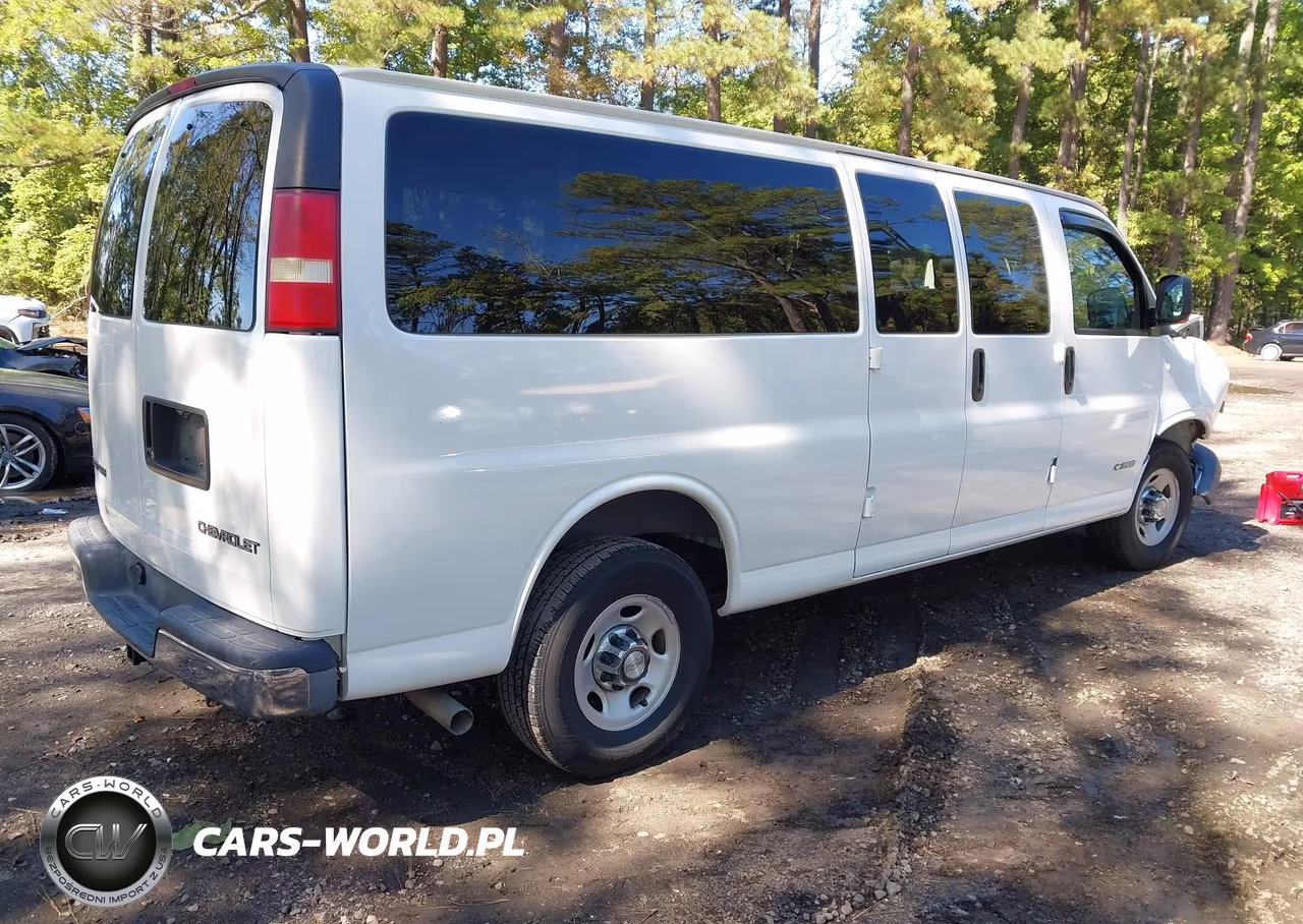 2004 Chevrolet Express VIN:1GAHG39U341238729 - 4
