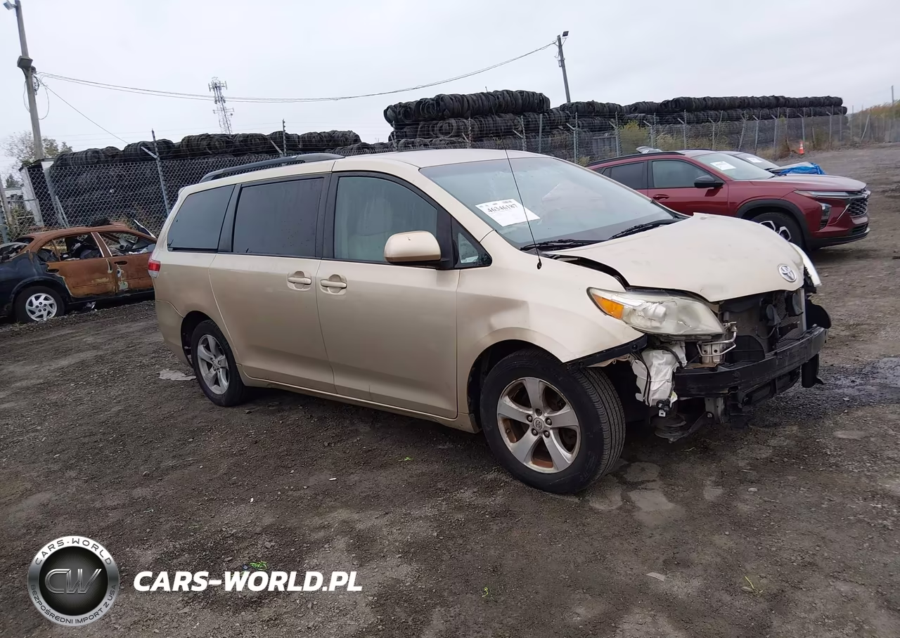 2011 Toyota Sienna Le V6 – zdjęcie 1 z 17