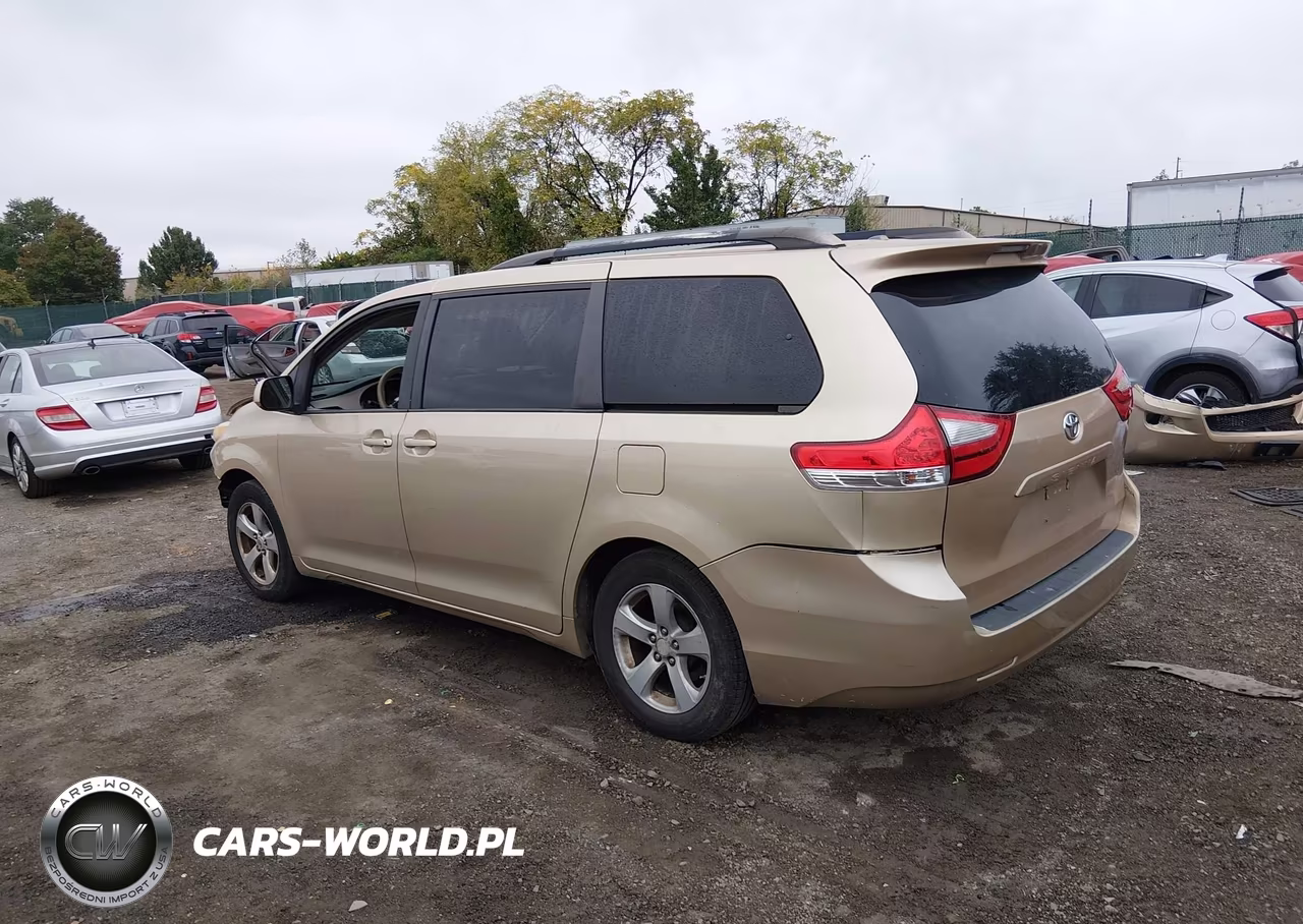 2011 Toyota Sienna Le V6 VIN:5TDKK3DC3BS080418 - 3