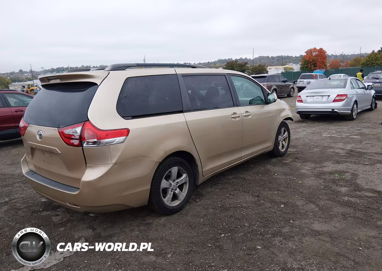 2011 Toyota Sienna Le V6 VIN:5TDKK3DC3BS080418 - 4