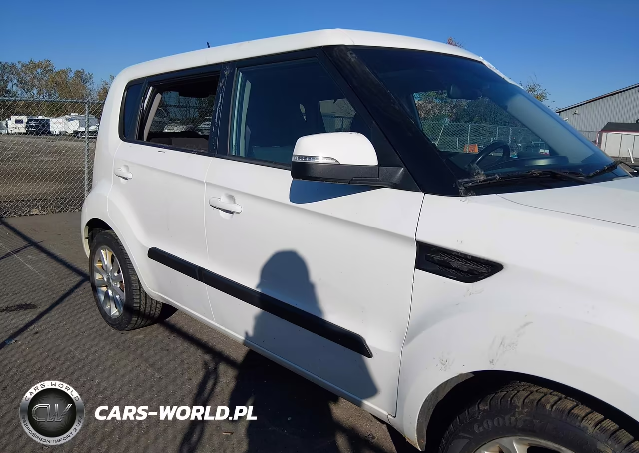 2013 Kia Soul + VIN:KNDJT2A65D7555713 - 13