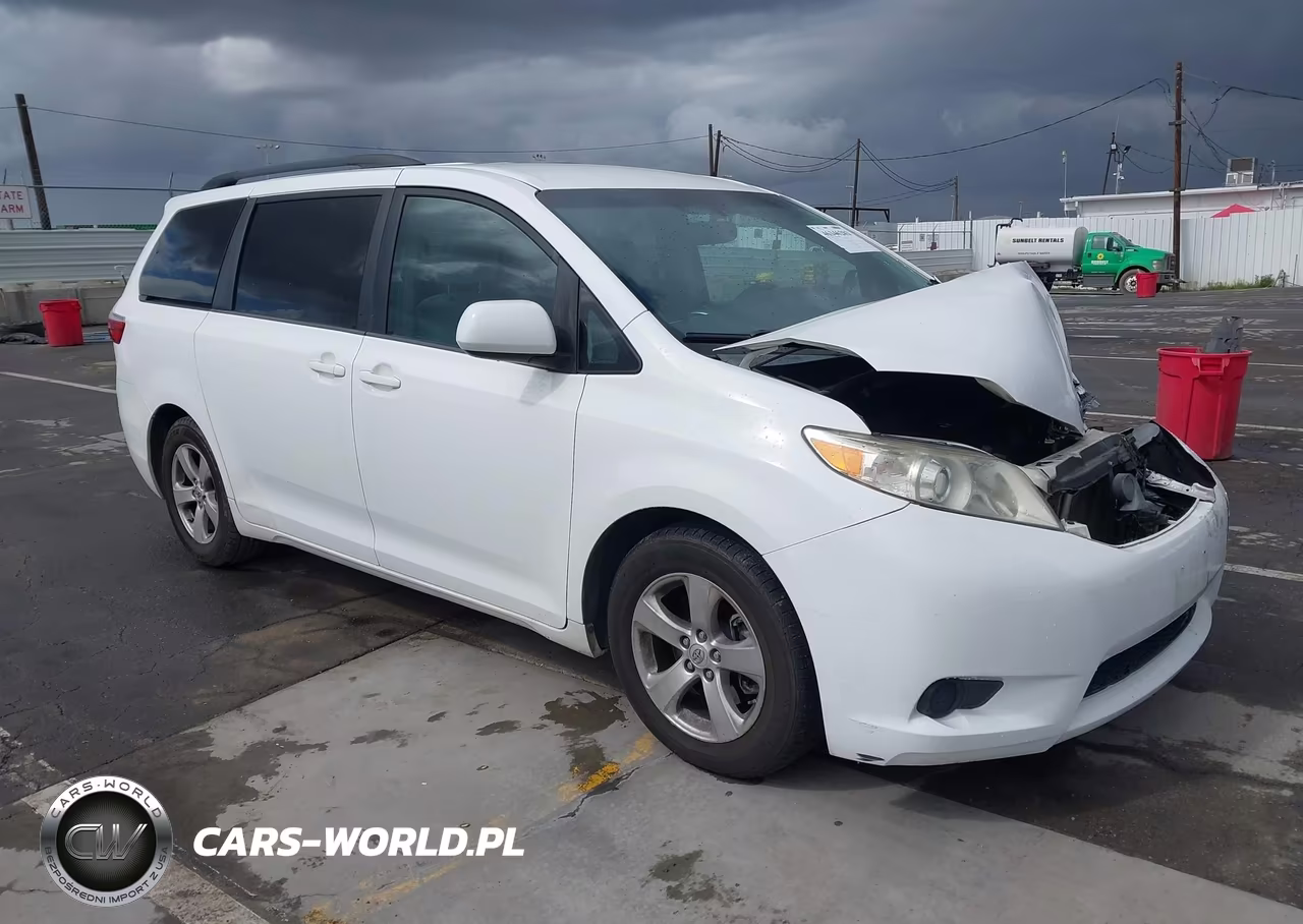 2015 Toyota Sienna Le 8 Passenger