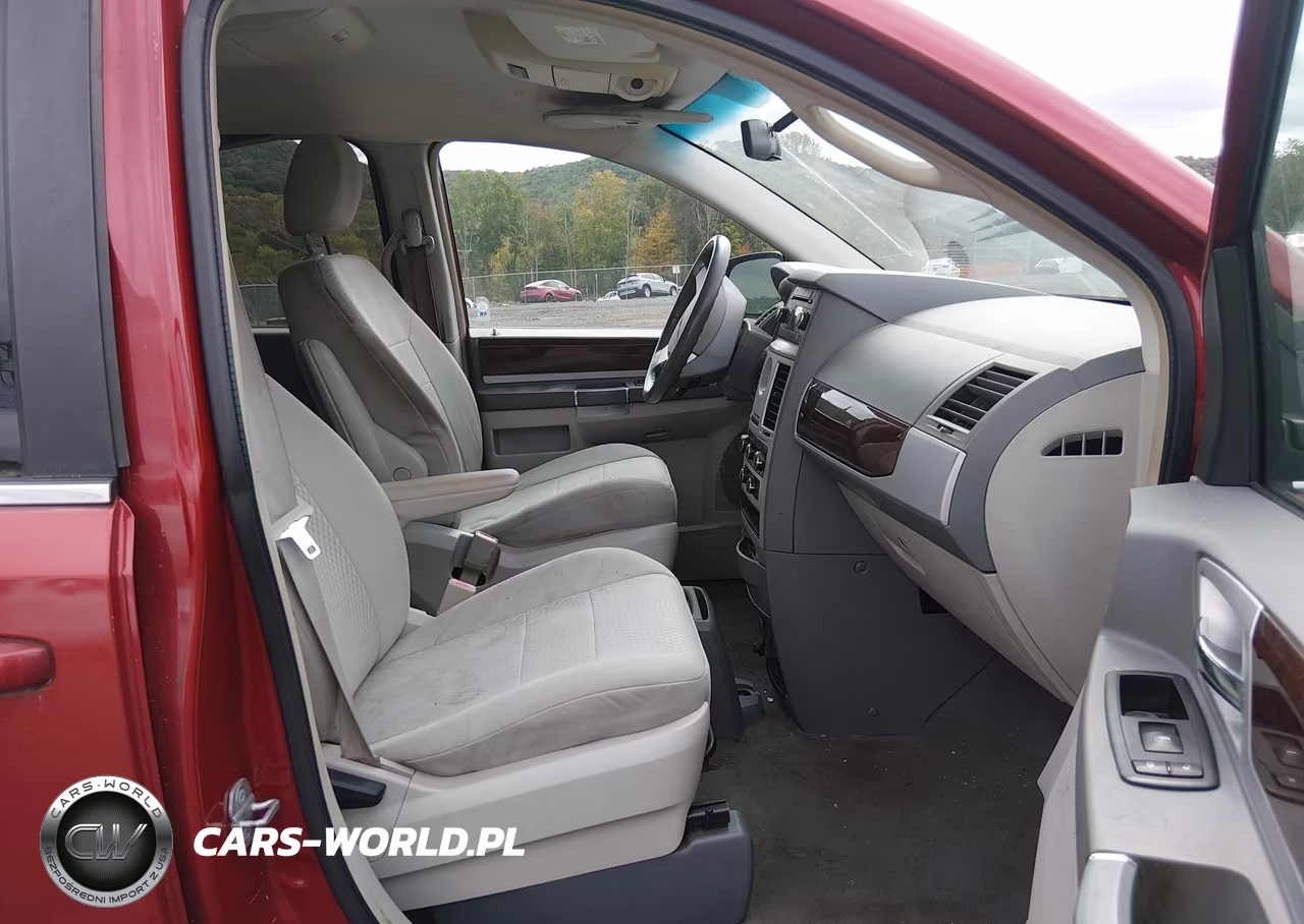 2010 Chrysler Town & Country Touring VIN:2A4RR5D1XAR142225 - 5