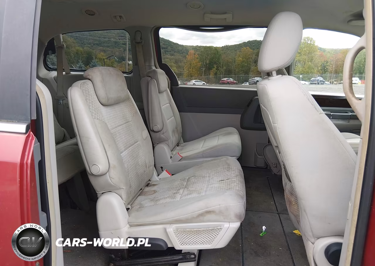 2010 Chrysler Town & Country Touring VIN:2A4RR5D1XAR142225 - 8