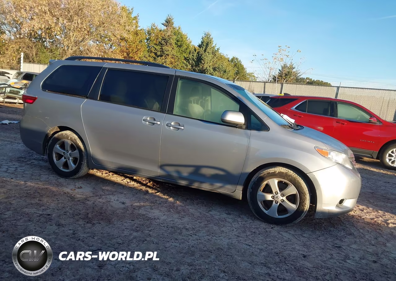 2017 Toyota Sienna Le 8 Passenger