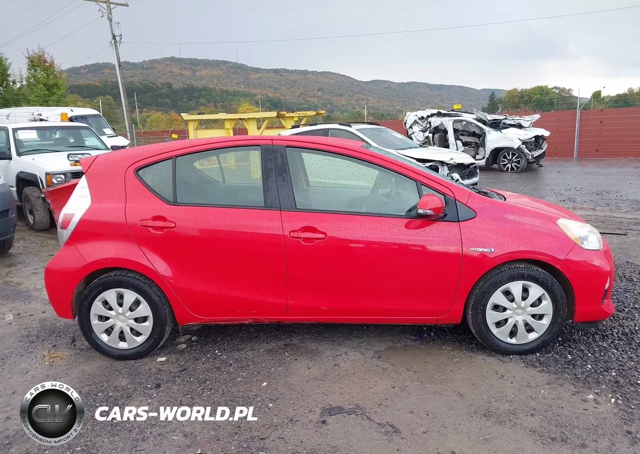 2014 Toyota Prius C Two VIN:JTDKDTB3XE1566738 - 13
