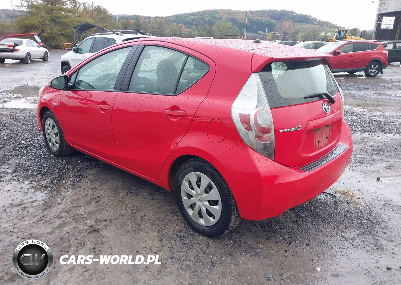 2014 Toyota Prius C Two VIN:JTDKDTB3XE1566738 - 3