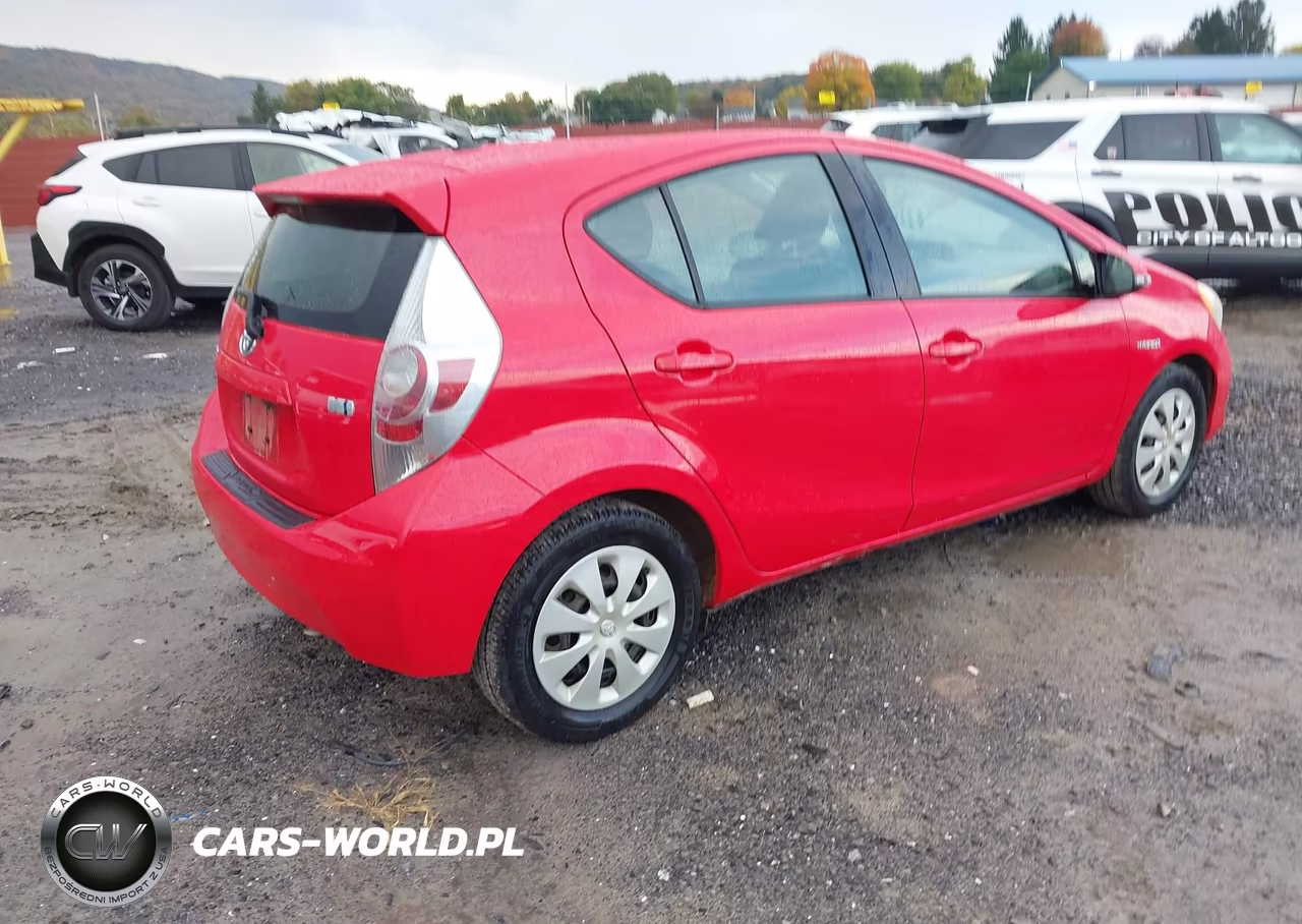 2014 Toyota Prius C Two VIN:JTDKDTB3XE1566738 - 4
