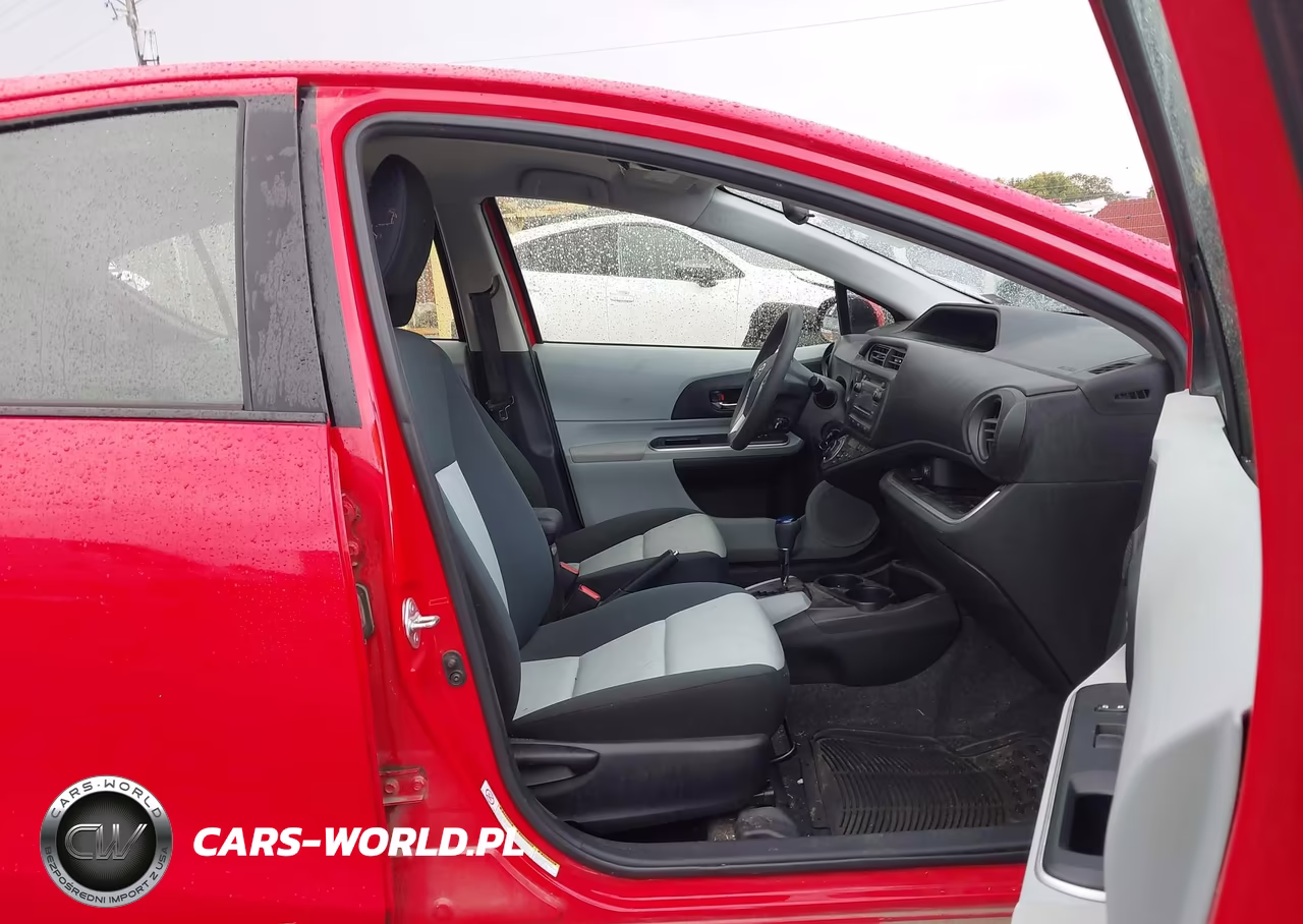2014 Toyota Prius C Two VIN:JTDKDTB3XE1566738 - 5